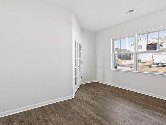 3rd image of 305 Silicon Dr