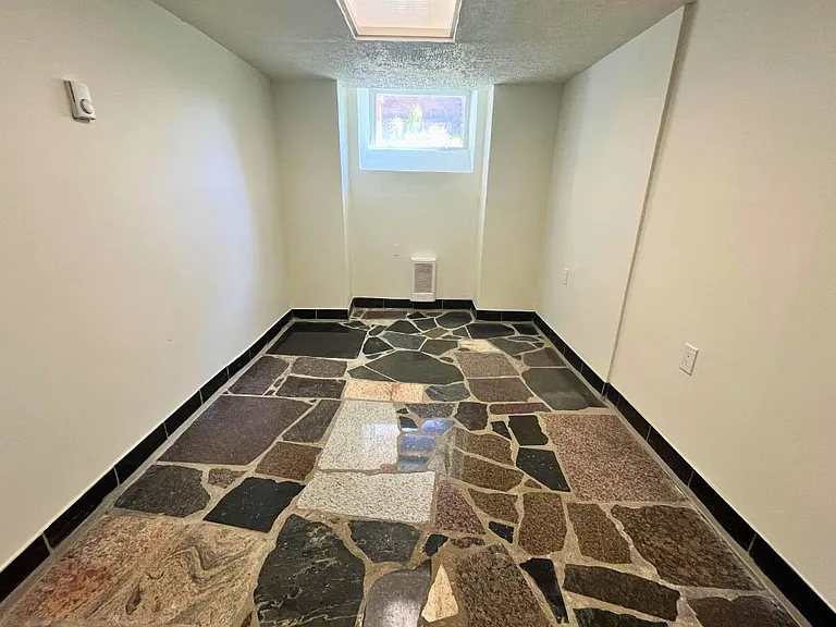 315 Frank St — Photo 25