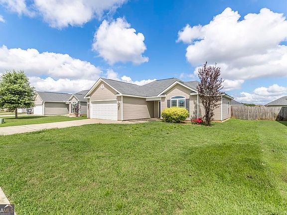 3rd image of 120 Raymond Cir