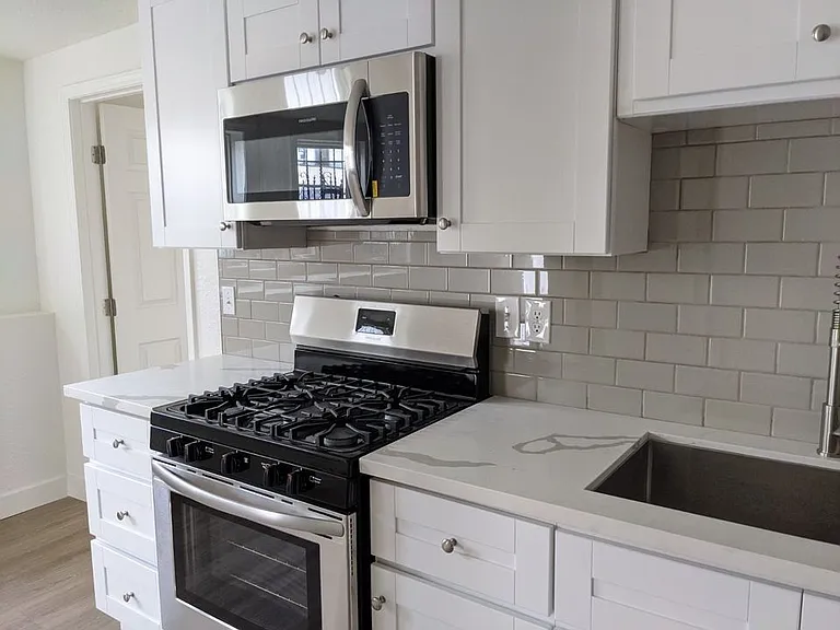 2801 San Marino St #14 — Photo 6