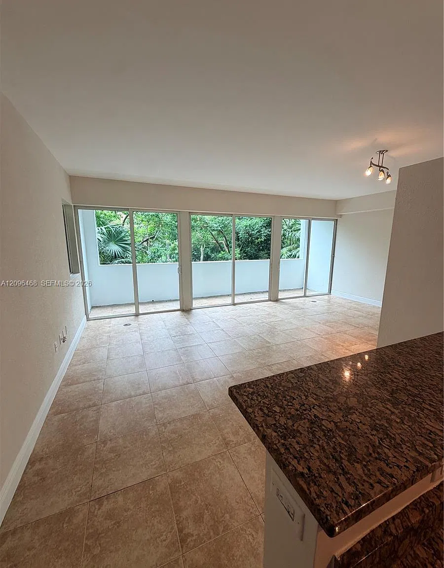 Studio, 960 sqft, $2,500 — Photo 1