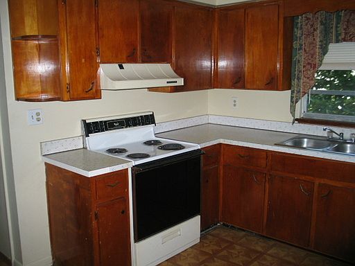 3rd image of 708-B Lake Dr