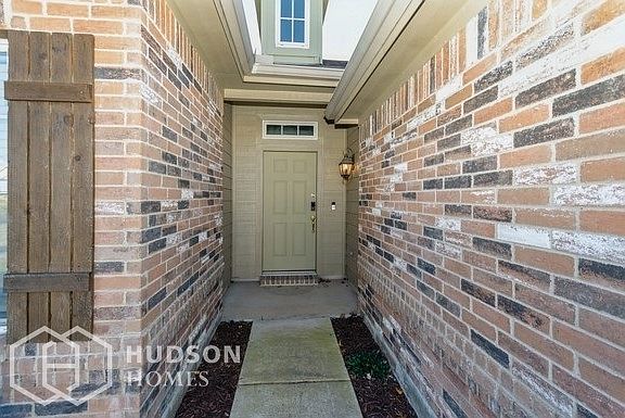 2nd image of 915 Johnson City Ave