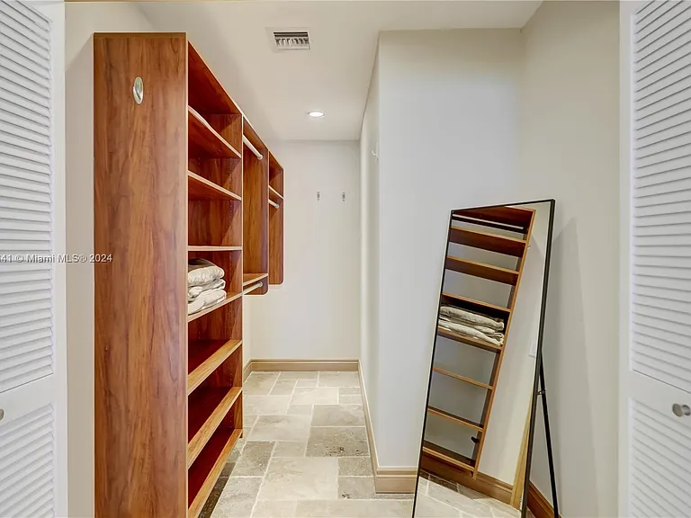 309 Oak St — Photo 38