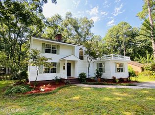 222 Pineview Dr, Greenville, NC 27834