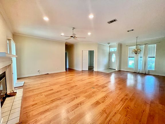 3rd image of 297 Stahlman Ave