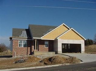 163 Crestwood Dr, Marshfield, MO 65706