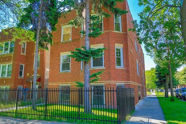 1st image of 1055 N Kilbourn Ave APT 1