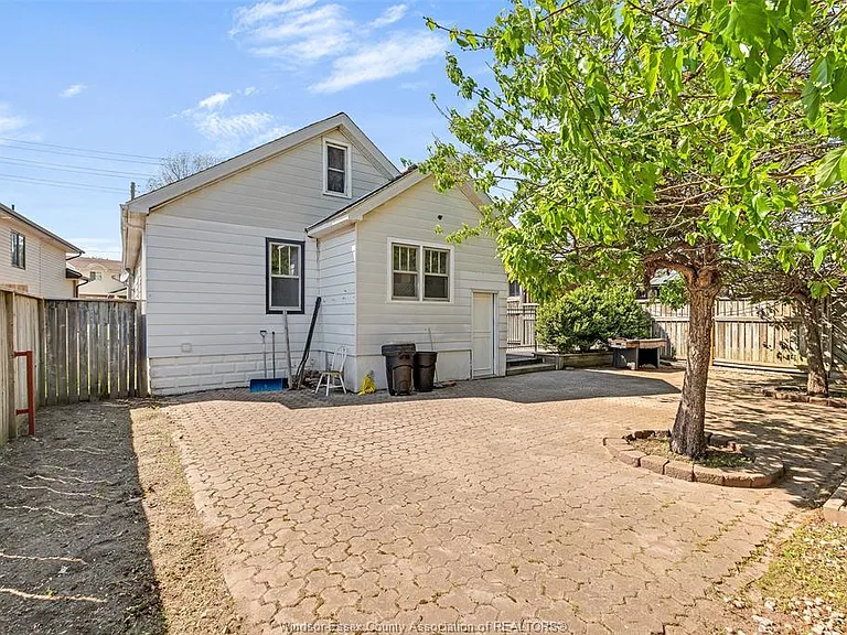 3999 Grand Marais Rd E — Photo 22