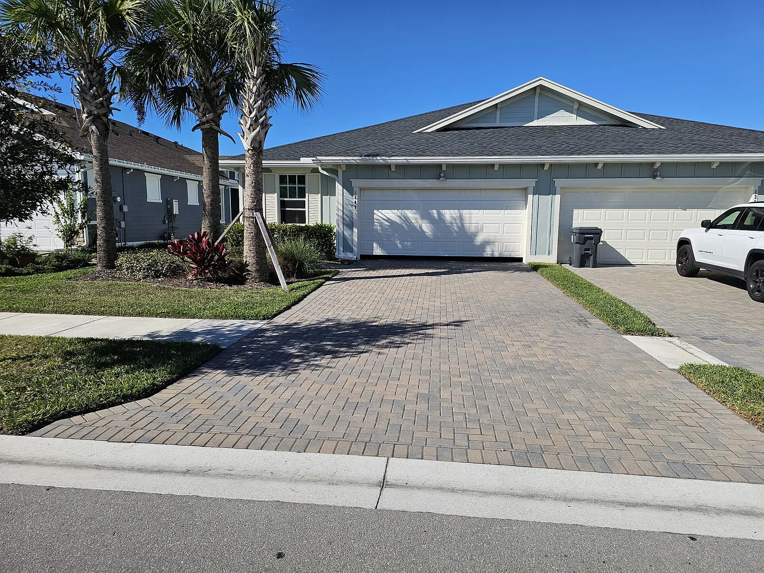 3 bed, 2.0 bath, 1952 sqft, $3,450 — Photo 2