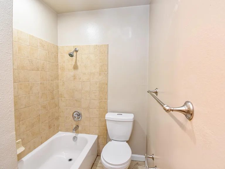 Megan Court Apartments — Photo 24