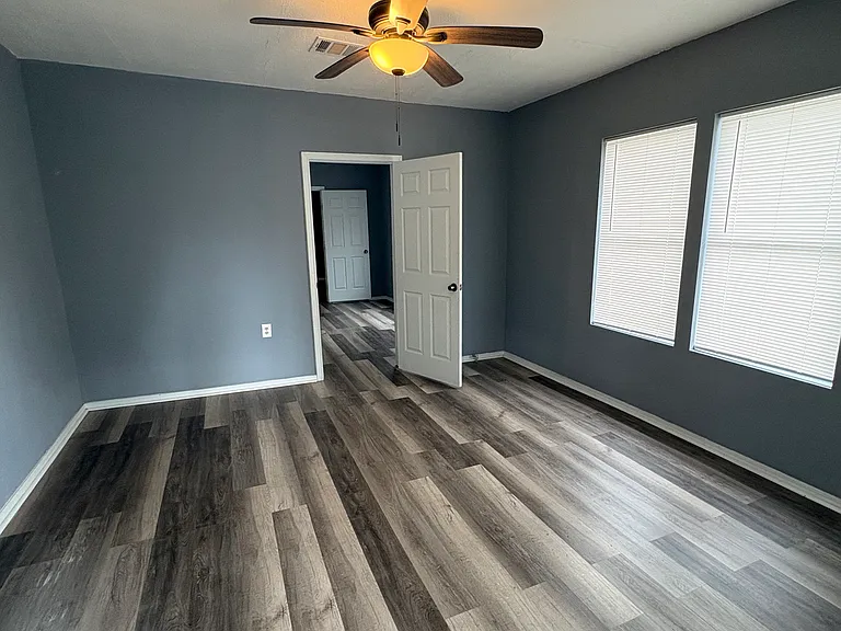 314 E Murrill St — Photo 2
