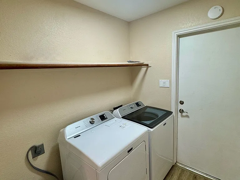3205 Hillcrest Dr — Photo 13