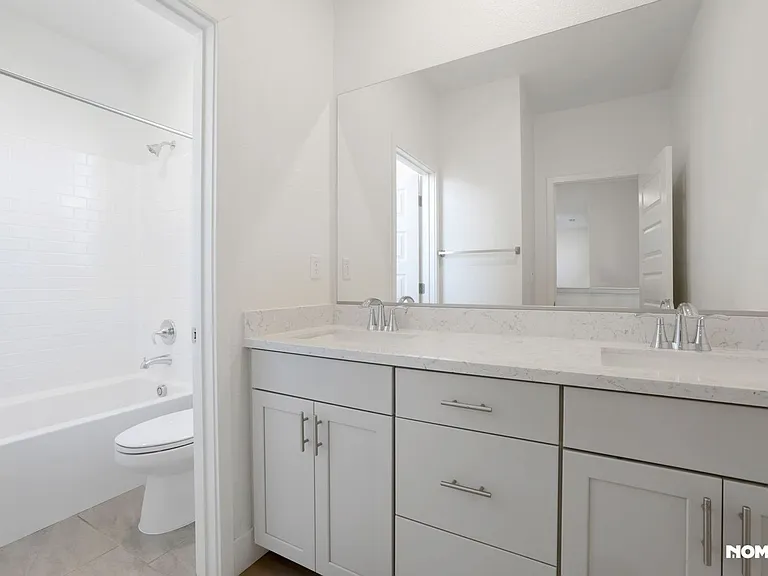 12925 Knightsbrook Ave — Photo 27