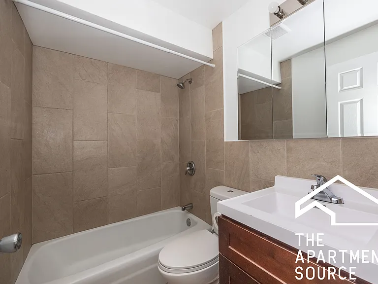 3706 N Pine Grove Ave #3 — Photo 8