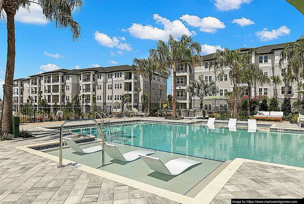 1 bed, 1.0 bath, 807 sqft, $1,556 — Photo 1