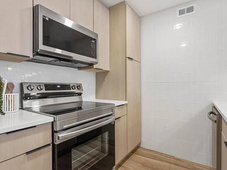 3618 W Lykes Ave #203 — Photo 14