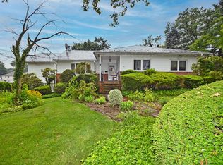 72 Piccadilly Rd, Great Neck, NY 11023