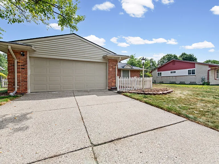 14188 Ramblewood St — Photo 17
