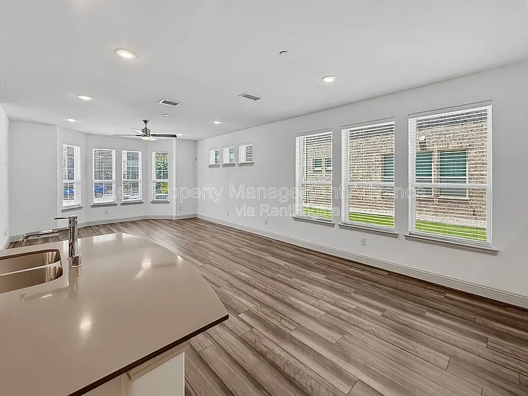 6064 Silverado Trl — Photo 6