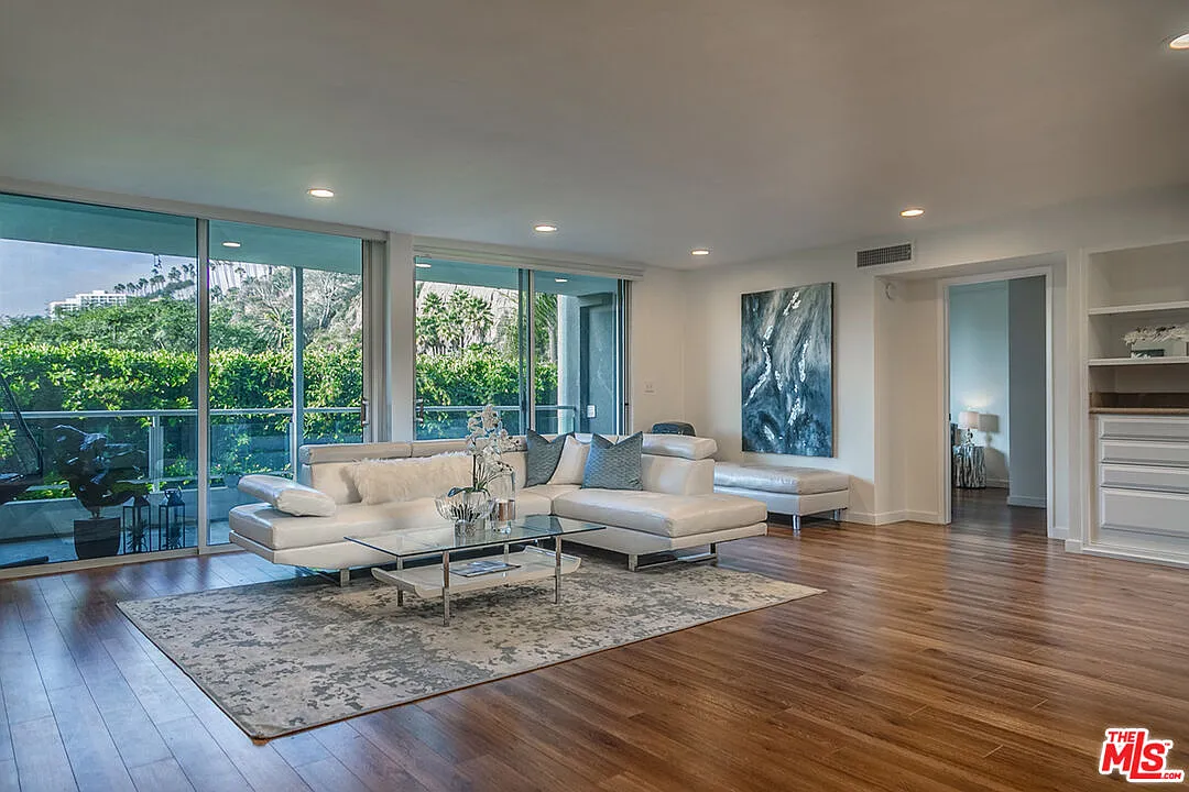 2 bed, 2.0 bath, 1438 sqft, $6,300 — Photo 3