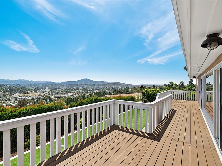 4258 Summit Dr — Photo 23