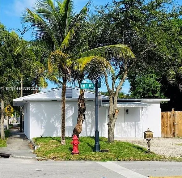 1244 NW 1st Ave — Photo 2
