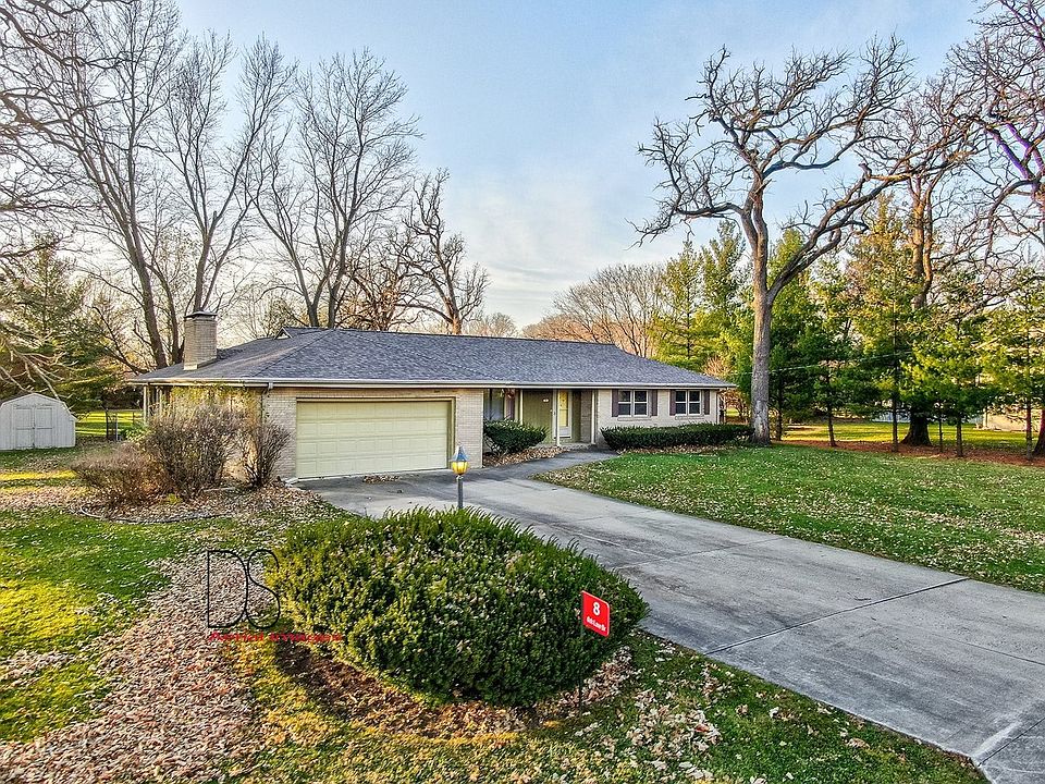 1st image of 8 Oaklane Dr