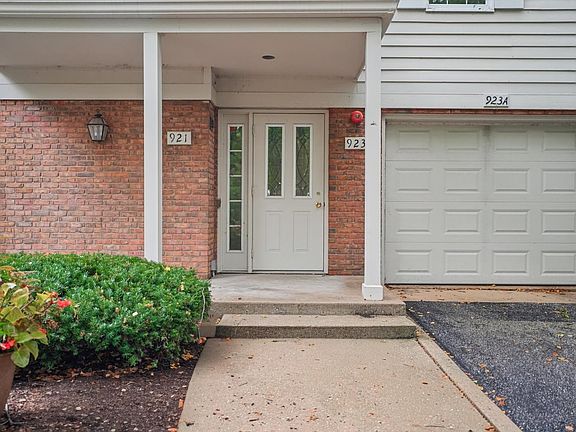 5th image of 921B Cheshire Dr #B