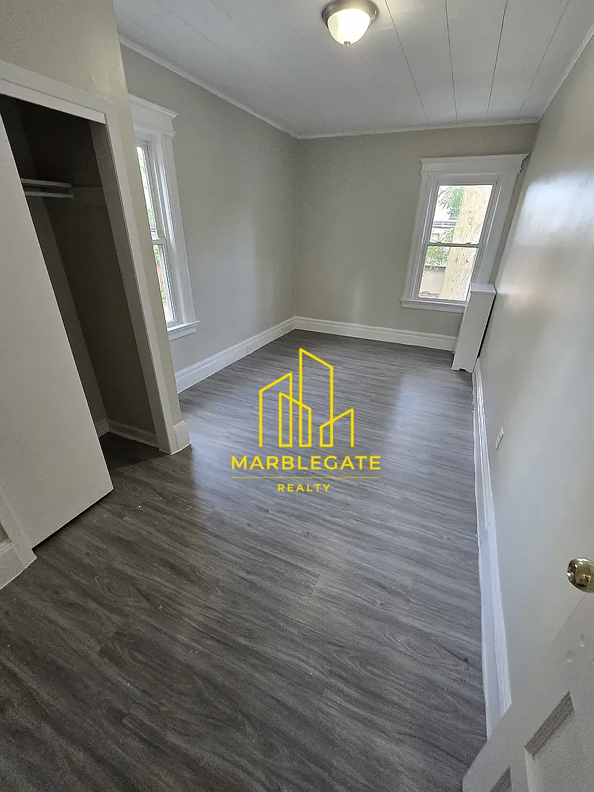 3 bed, 1050 sqft, $2,150 — Photo 3
