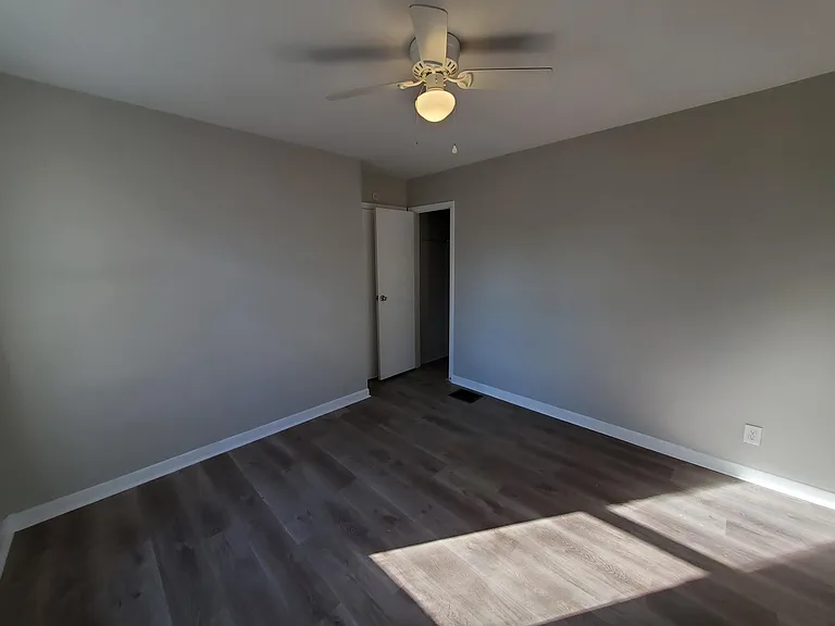 BEDROOM 1

10.5 FT X 10FT