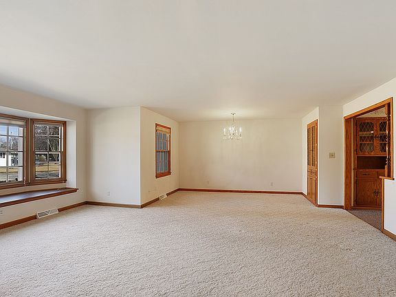 Bow window in LR & formal DR