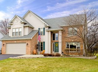 677 Clarendon Ln, Aurora, IL 60504