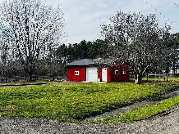 4th image of 1639 Lilac Rd