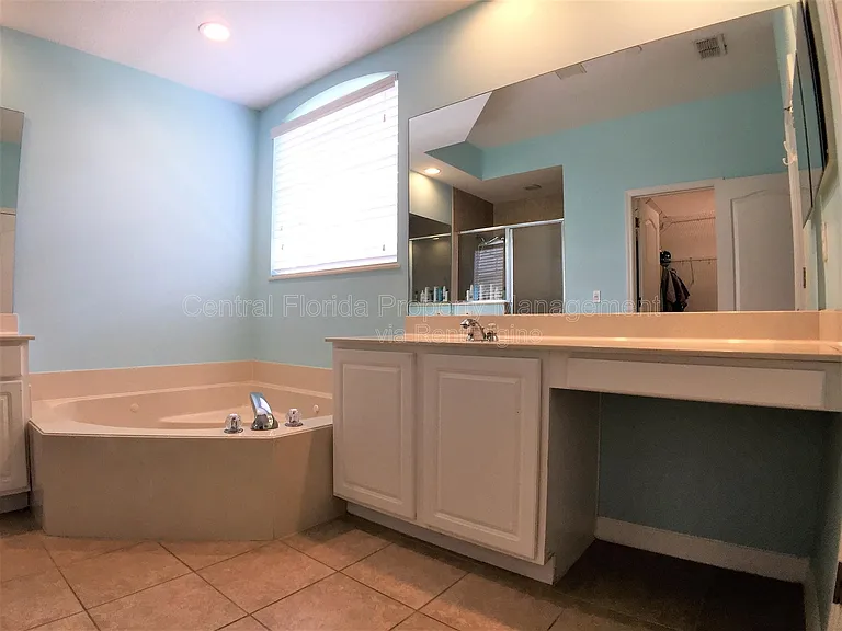 909 Arbormoor Pl — Photo 24