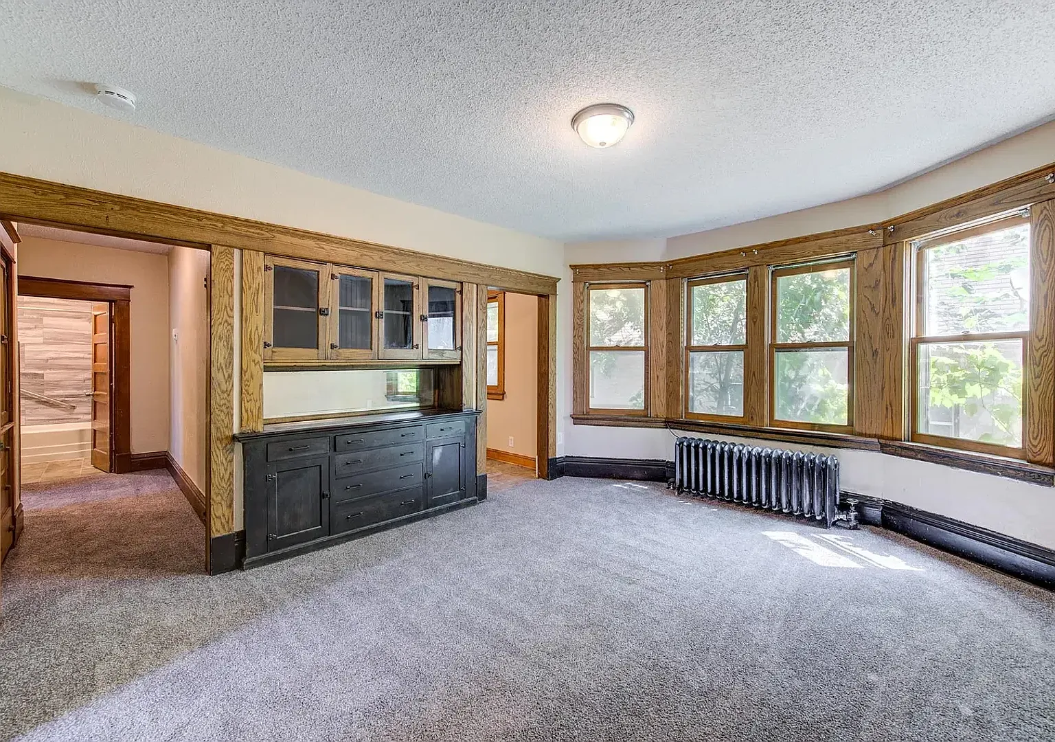 1727 Reaney Ave E — Photo 1