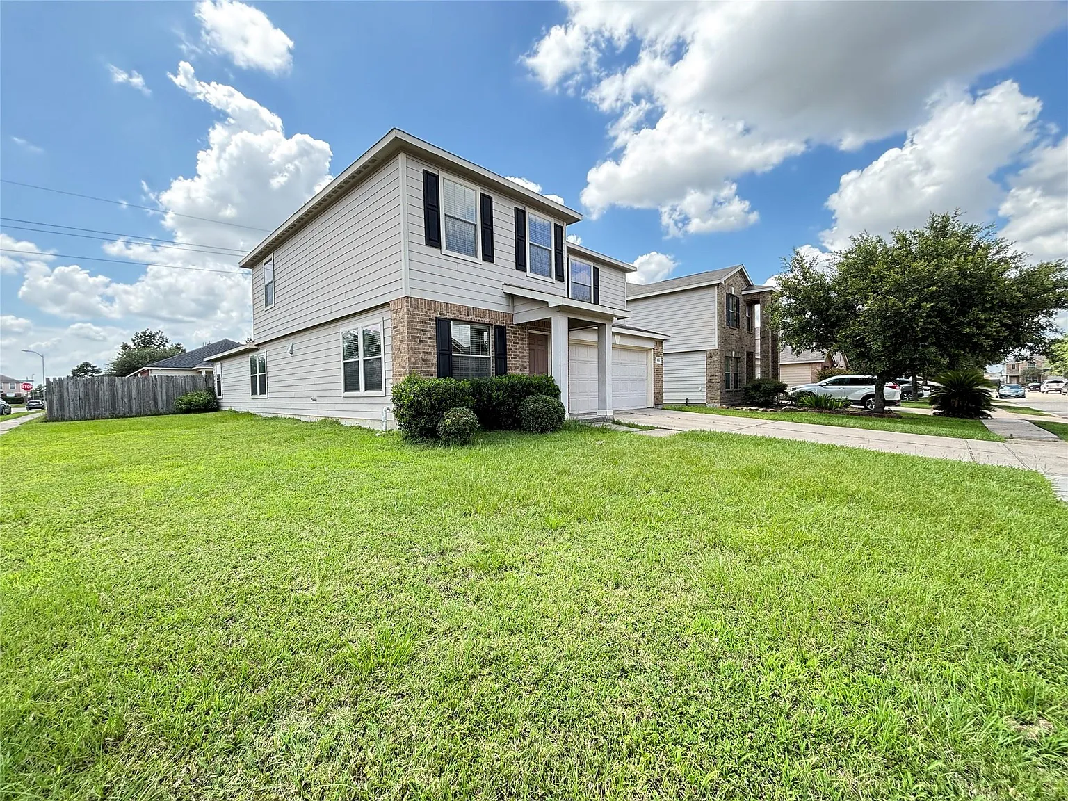 4 bed, 2.5 bath, 2875 sqft, $2,250 — Photo 2