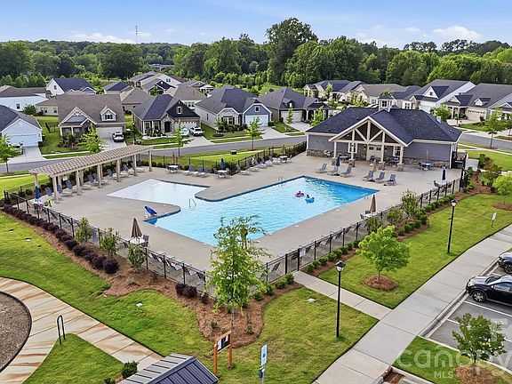 2nd image of 5012 Shadbush Rd