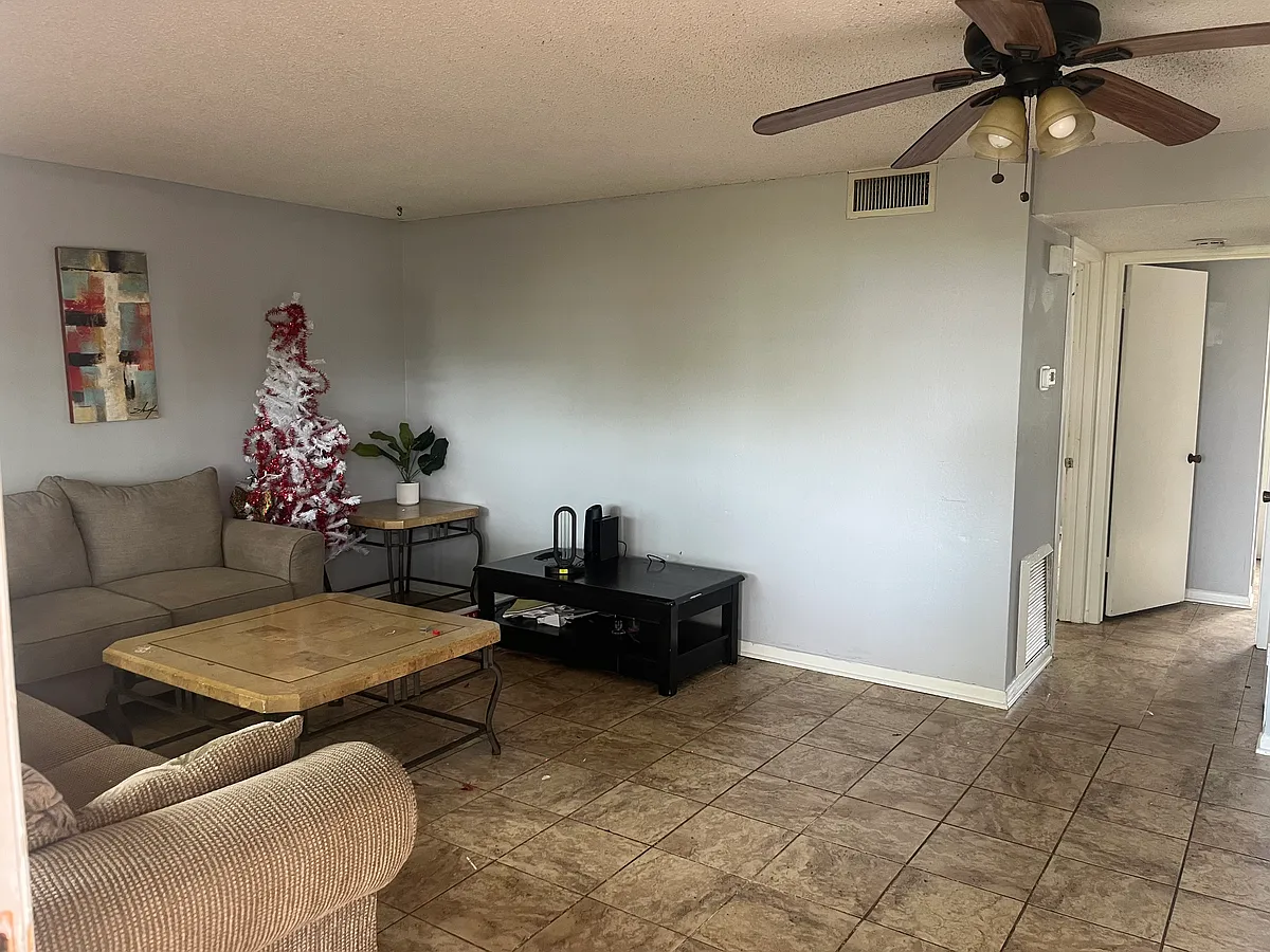 Building Photo - 2135 Beach Dr SE #1