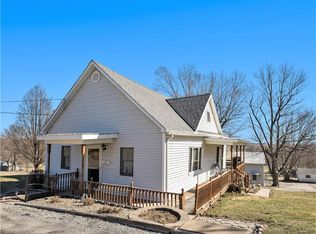 1004 High St, Mound City, MO 64470
