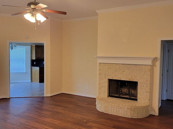 4th image of 2110 Valley Dr