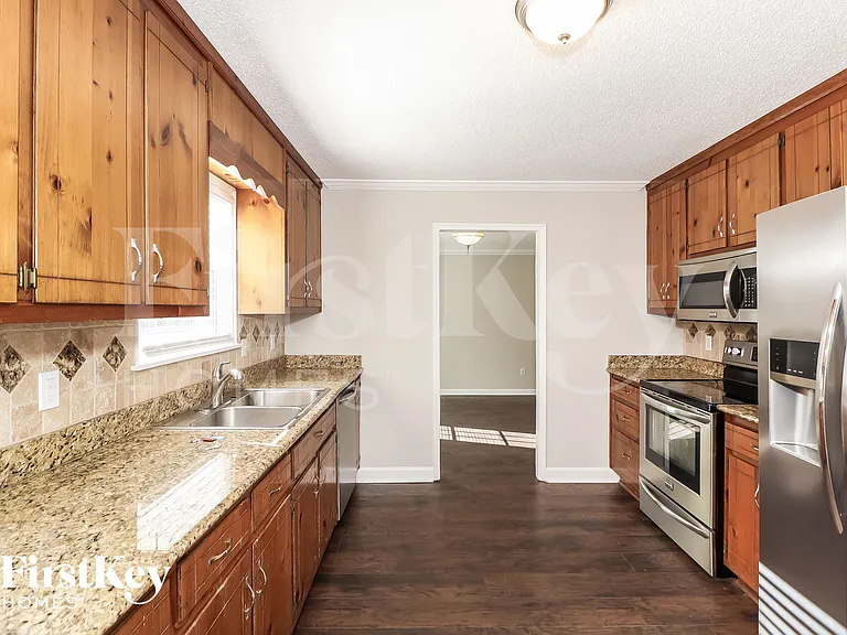 4565 Bonneville Dr — Photo 8