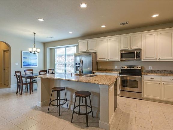 5th image of 2810 Lakefield Dr