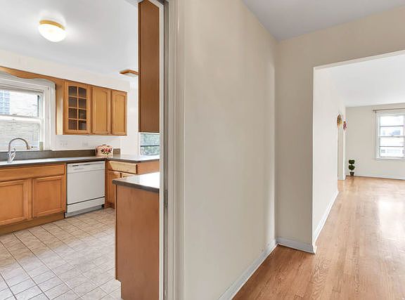4th image of 3337 W Columbia Ave