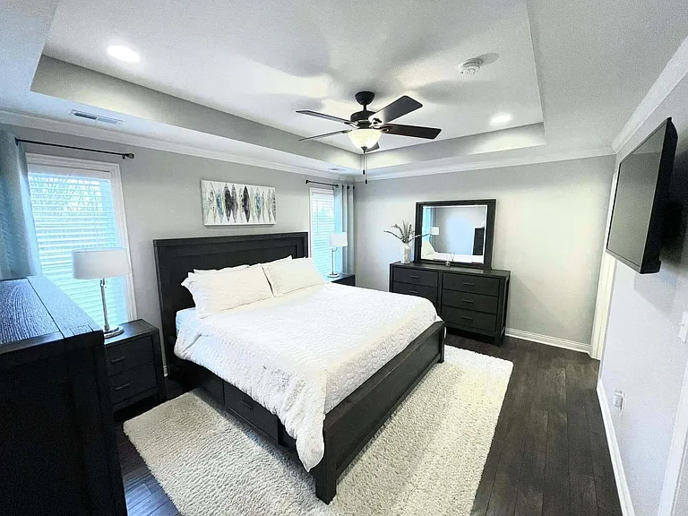 401 E Honey Ln — Photo 2
