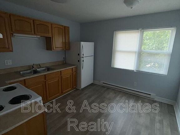 2nd image of 1974 Lakeview Rd APT 3