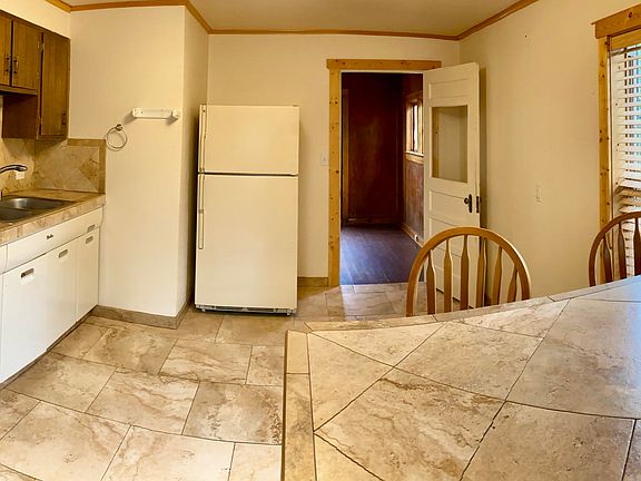 2nd image of 208 N 5th St