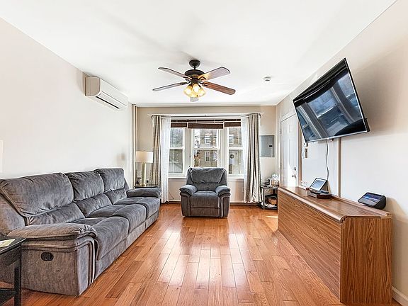 4th image of 1663 E 32nd St