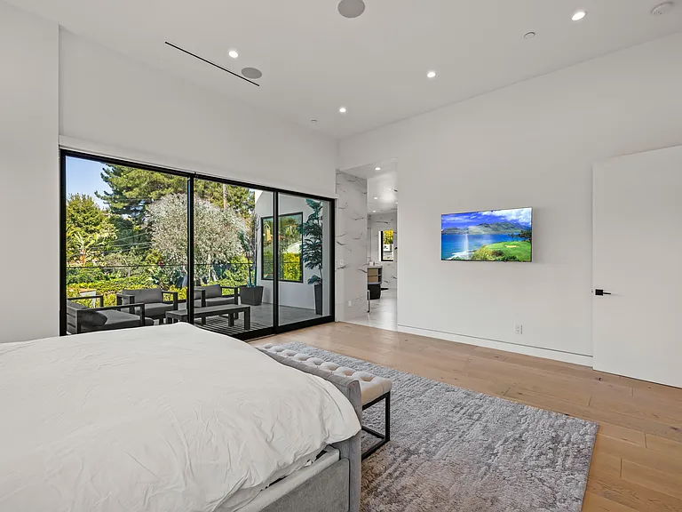 12125 W Sunset Blvd — Photo 24