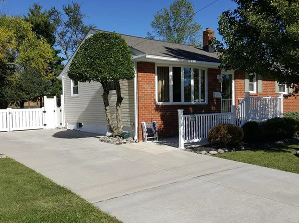 614 Fairmount Dr, Glassboro, NJ 08028